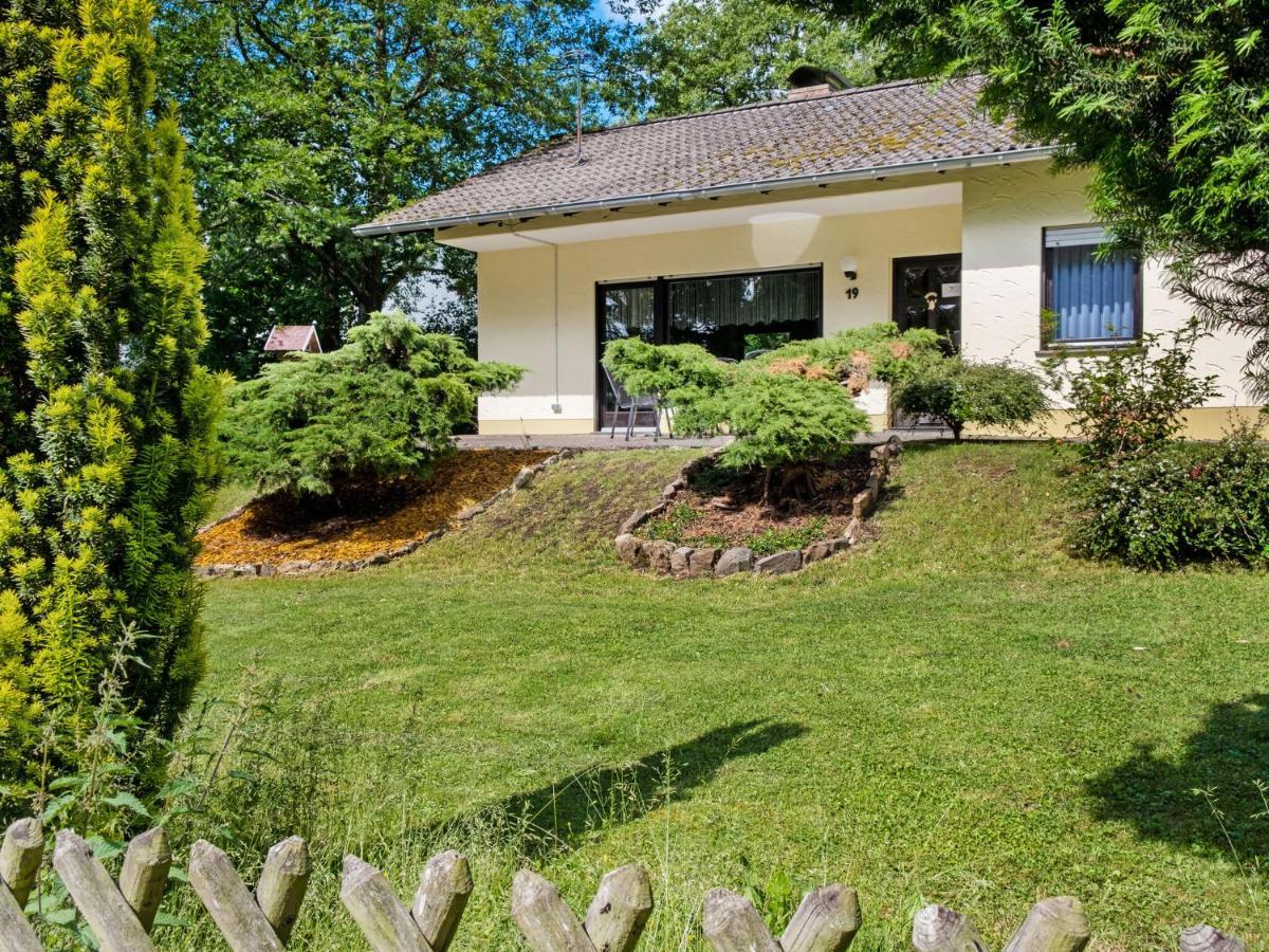 Idyllic Bungalow In Feusdorf With Forest View エクステリア 写真